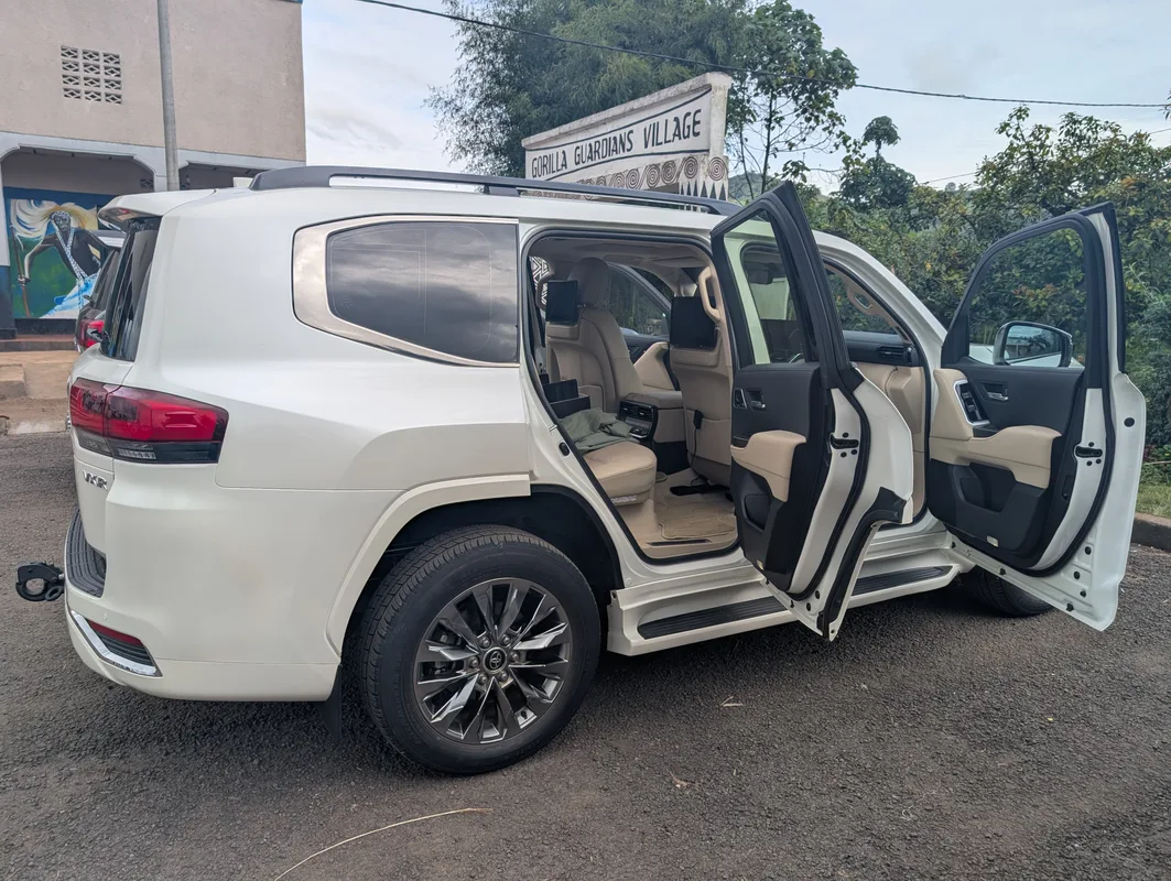Toyota V8 for hire in Kigali