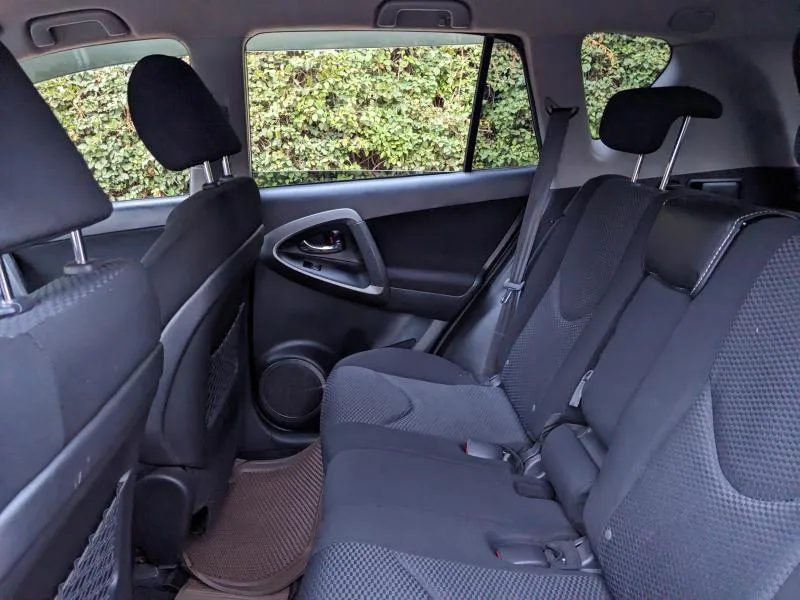 Kigali Car Rental vs Moto: Weighing Safety and Comfort in the City